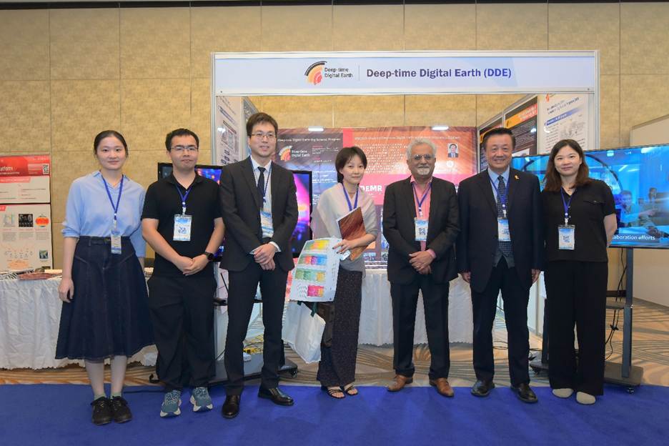 一群人站在一起

AI 生成的内容可能不正确。